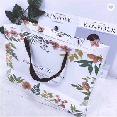 İyi bir fiyat. Matt Laminated Gusset Kağıt Çanta Paketleme Sanat Kağıdı Çiçekli Lüks Hediye Çantaları çevrimiçi